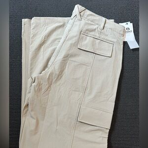 Women’s wide leg cargo pants.